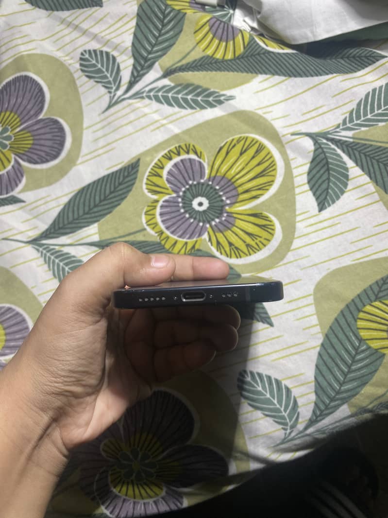 Apple iPhone 15 5