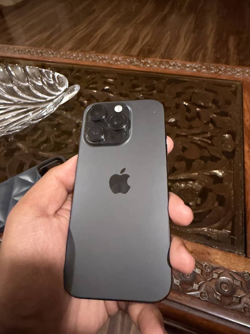 Apple iPhone 16 Pro 0