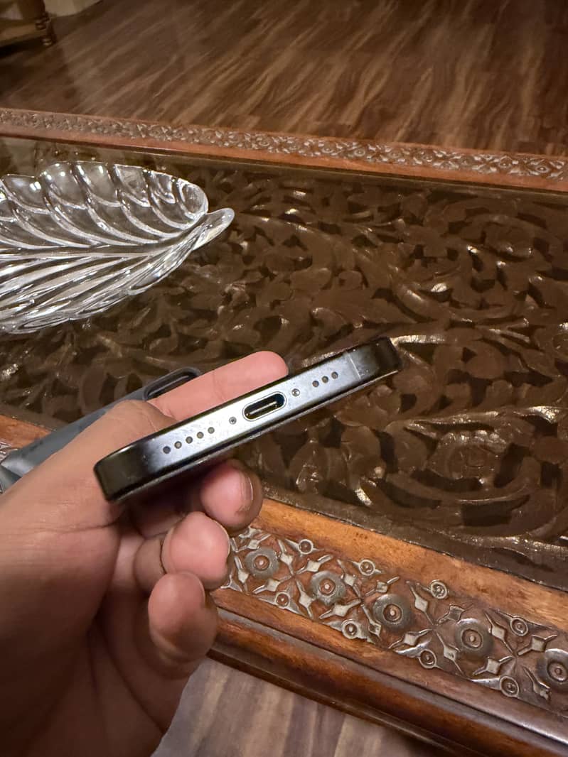 Apple iPhone 16 Pro 4