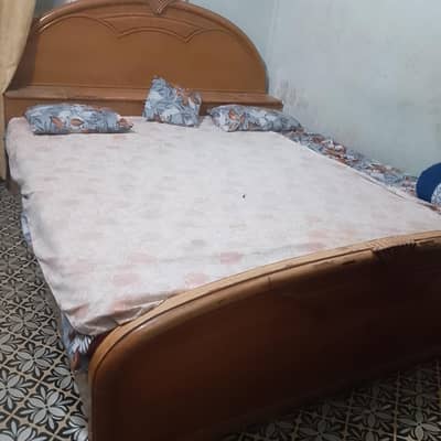 King Size bed with mattress