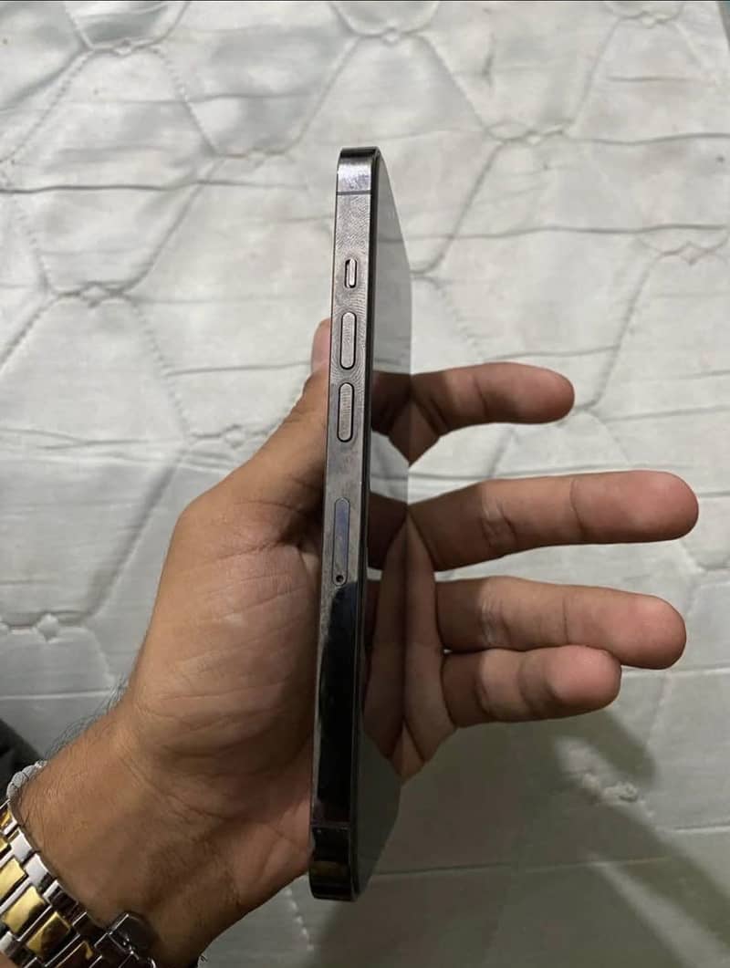 Apple iPhone 13 Pro 1