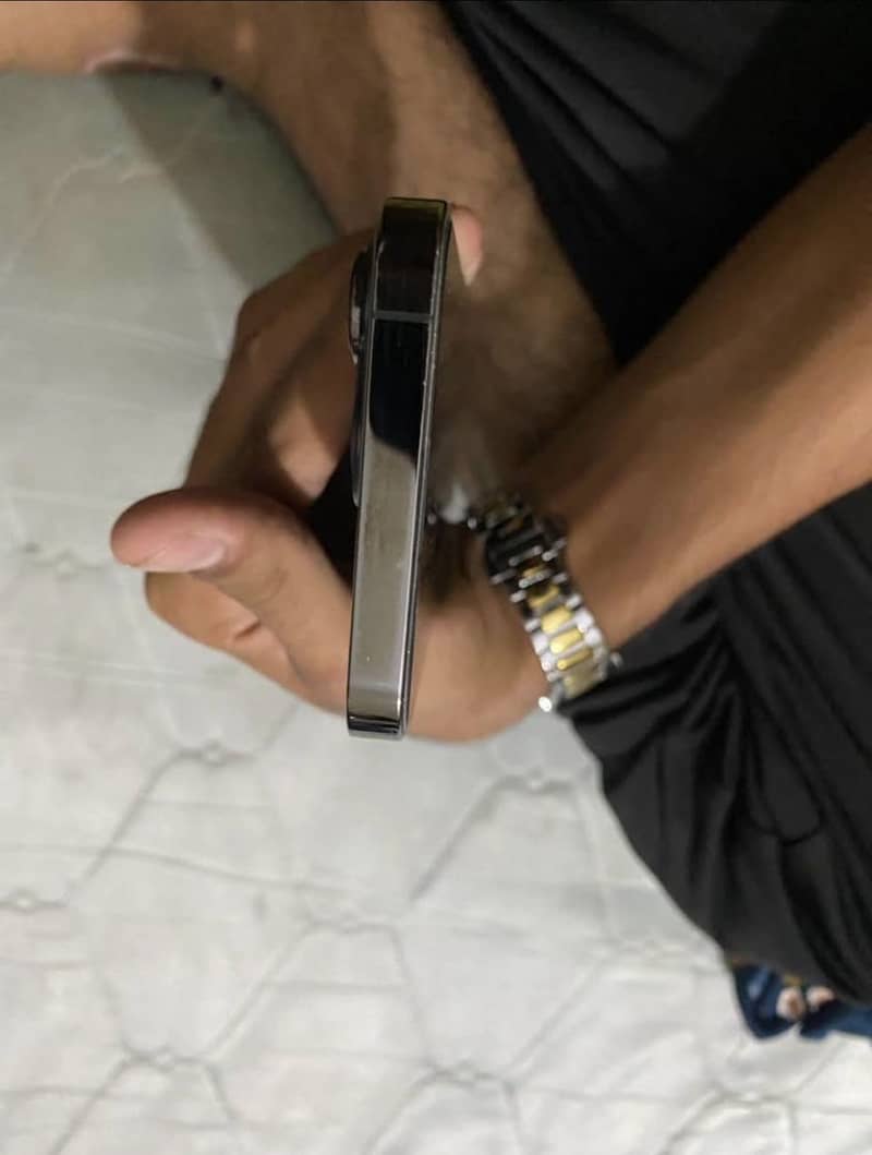 Apple iPhone 13 Pro 2