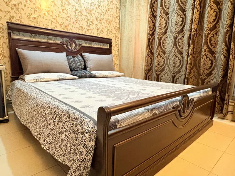 King Bed set with side table and dressing table 1