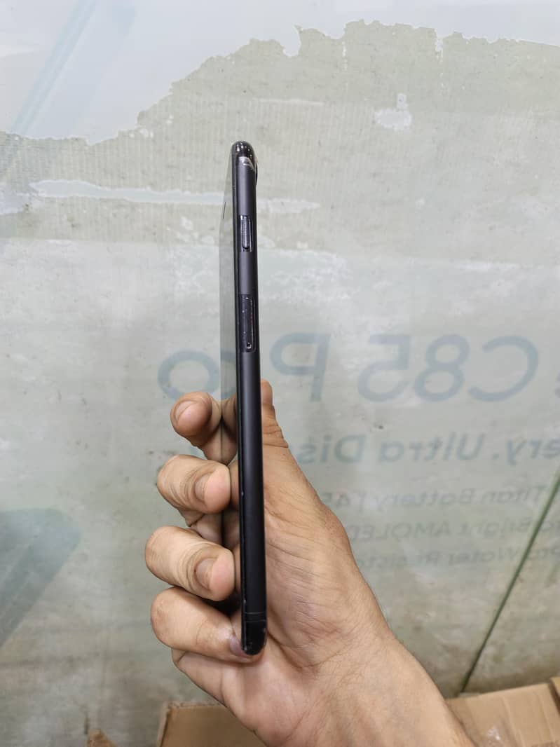 Apple iPhone 7 Plus 1