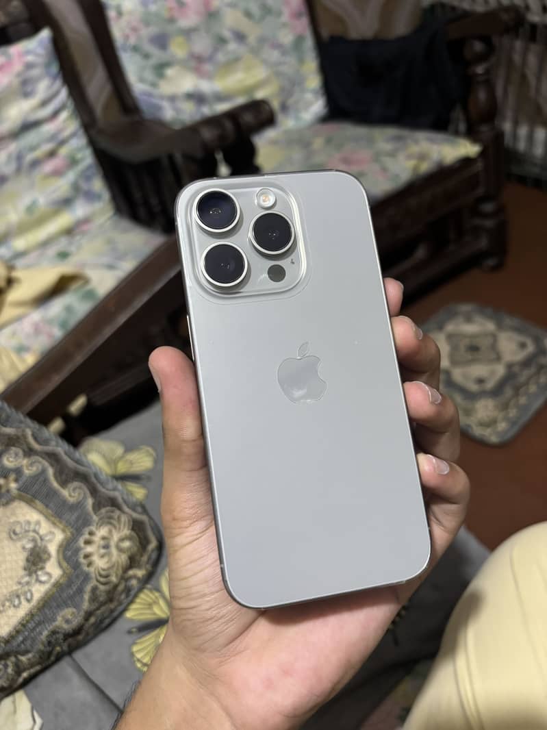 Apple iPhone 15 Pro 0