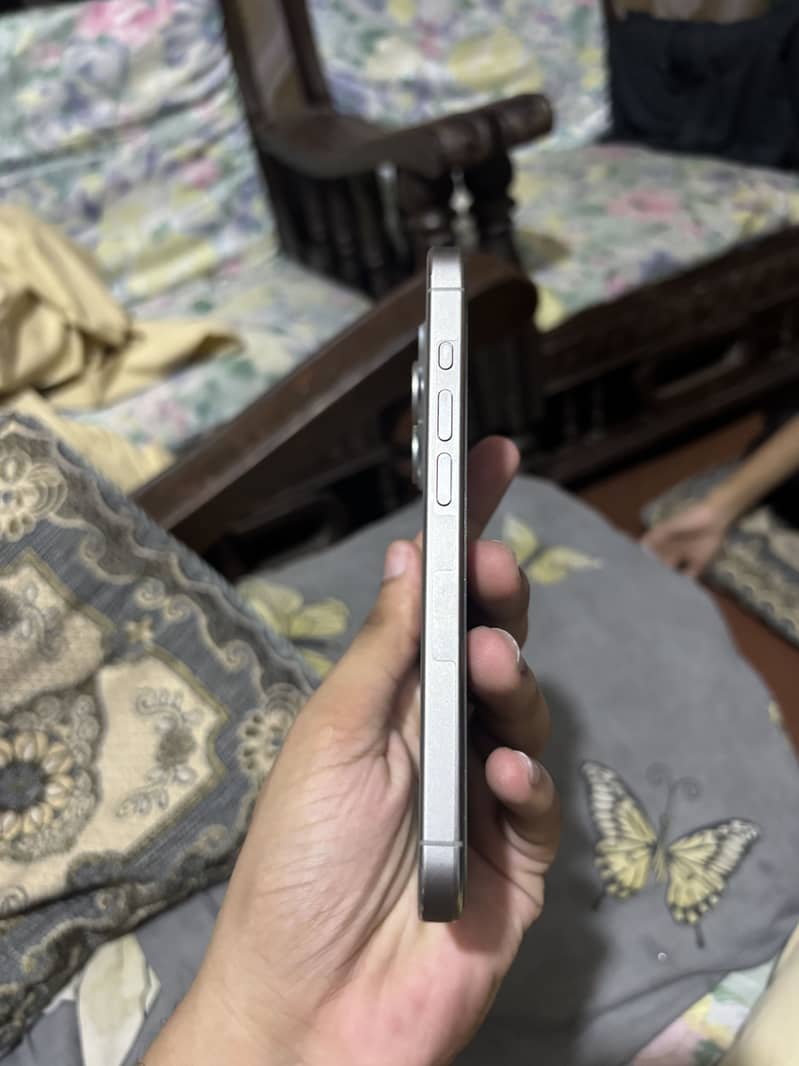 Apple iPhone 15 Pro 2
