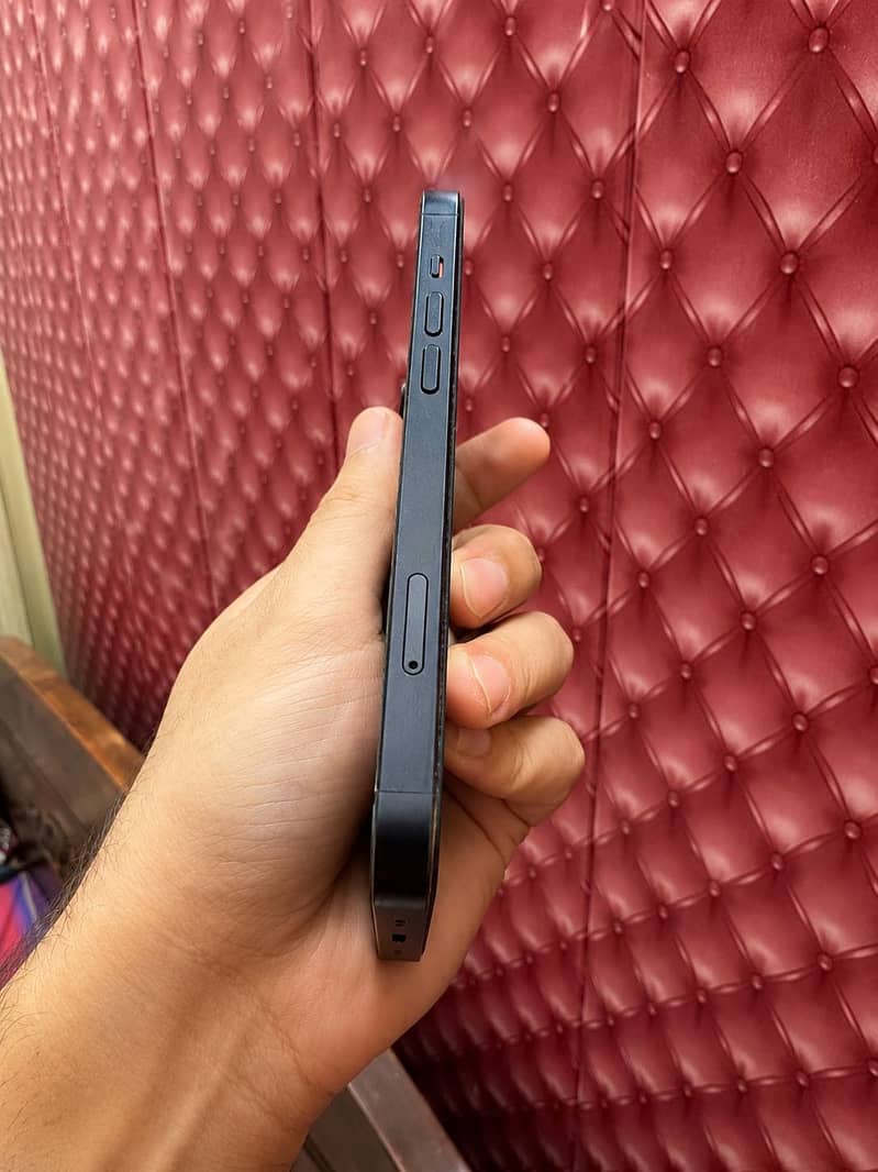 Apple iPhone 13 7