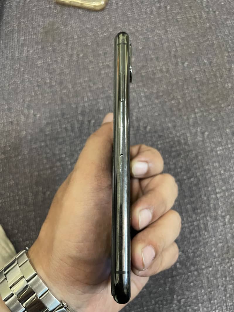 Apple iPhone X 3