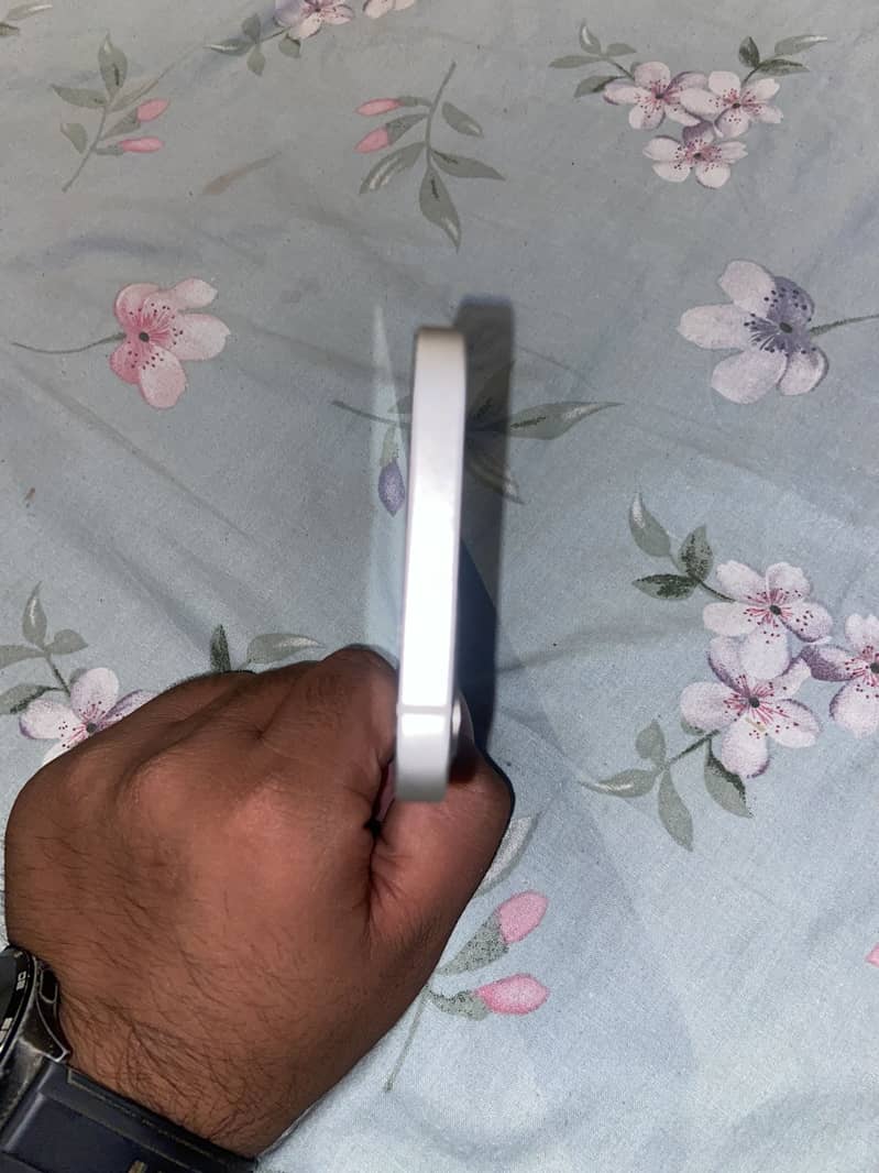 Apple iPhone 12 3