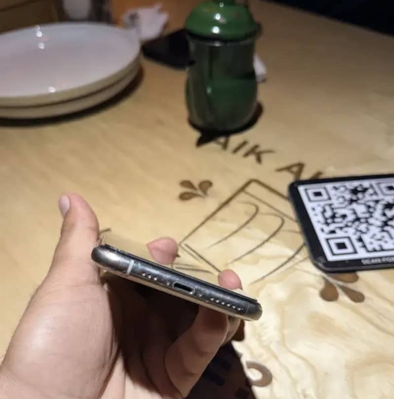 Apple iPhone 11 Pro 4