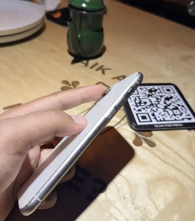 Apple iPhone 11 Pro 6