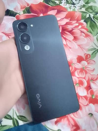 box bhi hy charger bhi