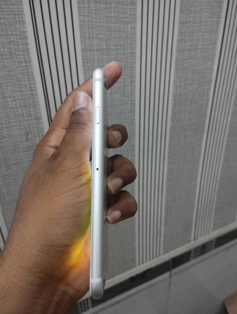 Apple iPhone 6S 4