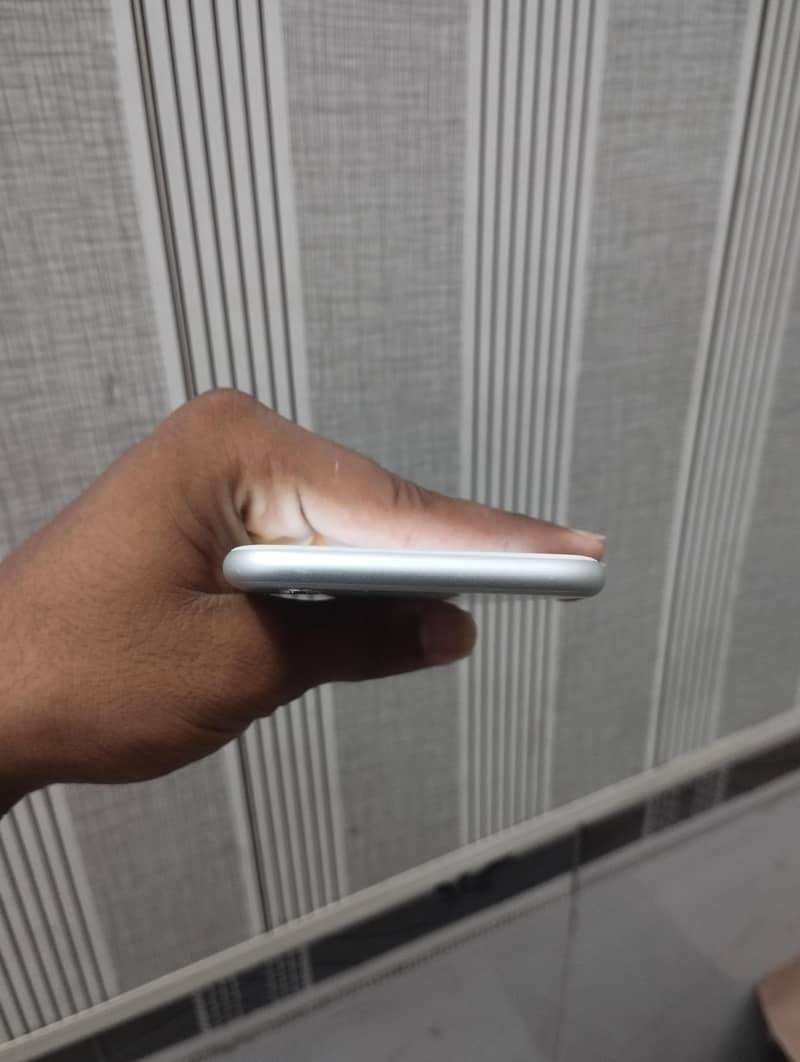 Apple iPhone 6S 5