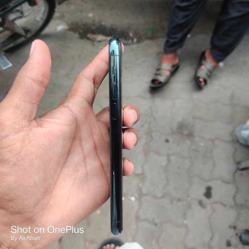 Apple iPhone 11 Pro 2