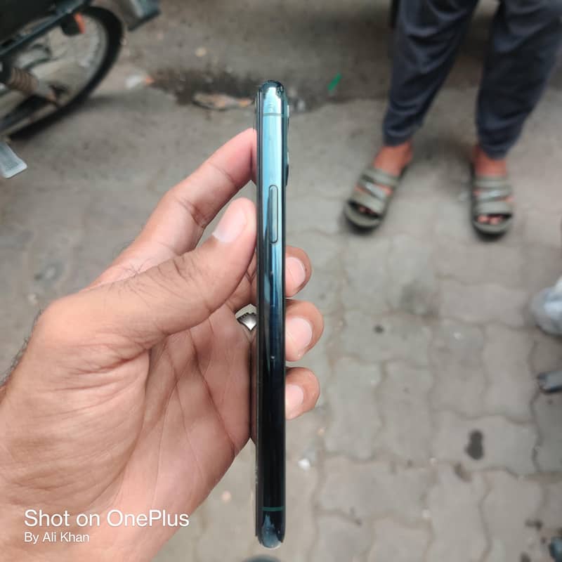 Apple iPhone 11 Pro 4