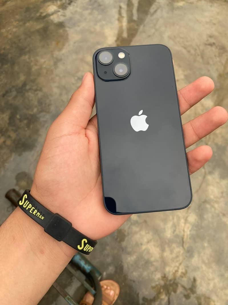Apple iPhone 13 5
