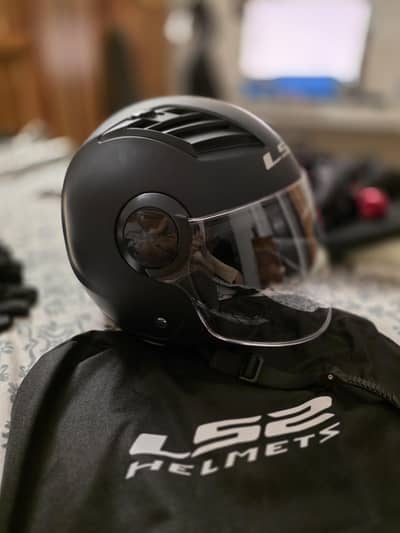 LS2 Helmet | Airflow Matt Black OF562