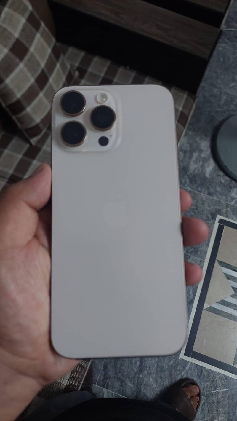 Apple iPhone 16 Pro Max 8