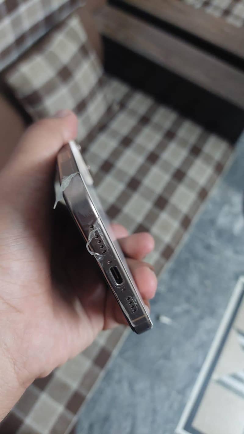 Apple iPhone 16 Pro Max 10