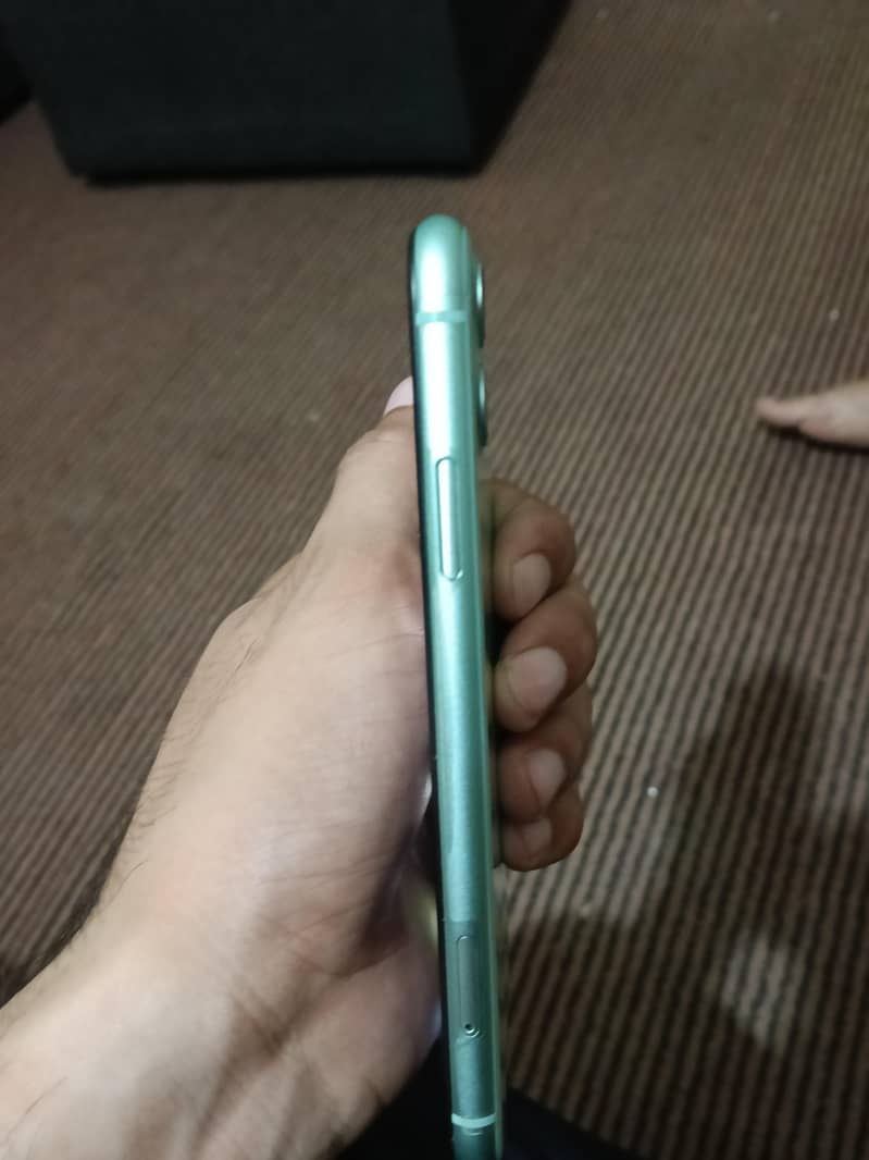 Apple iPhone 11 3