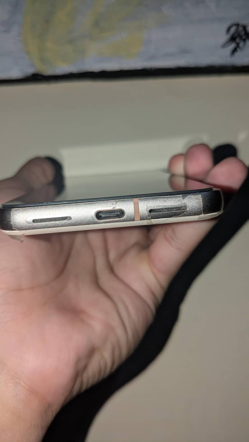 Google Pixel 8 4