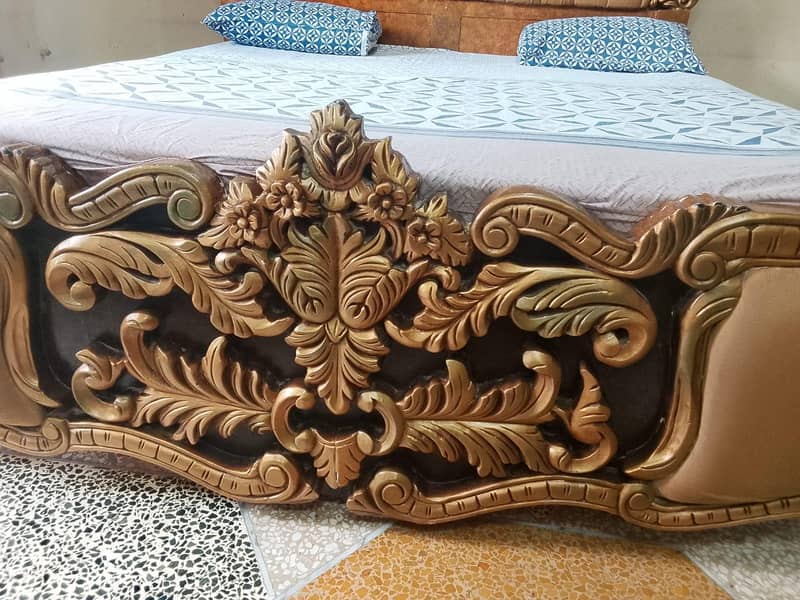 Bed , side tables and dressing table 2