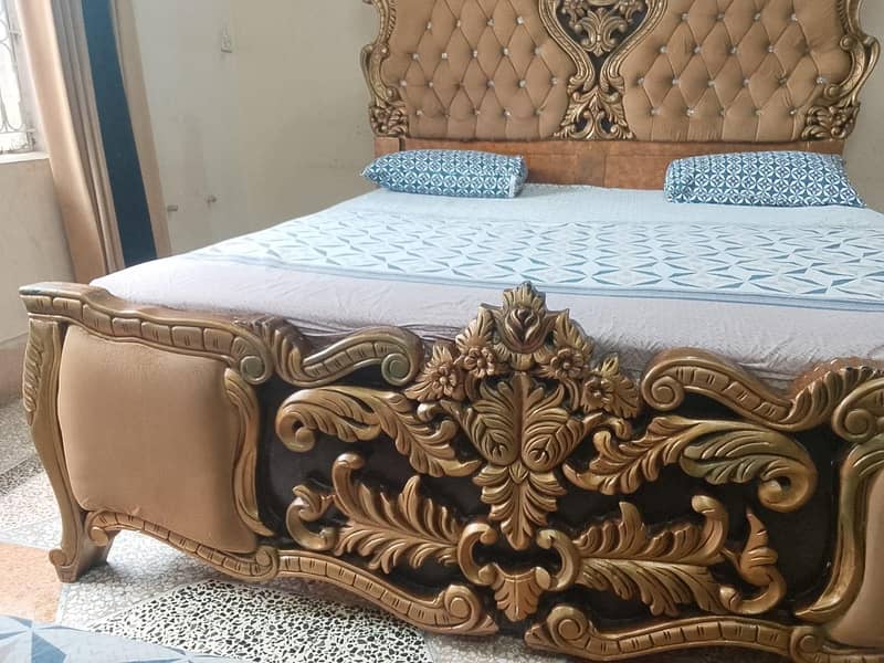 Bed , side tables and dressing table 3