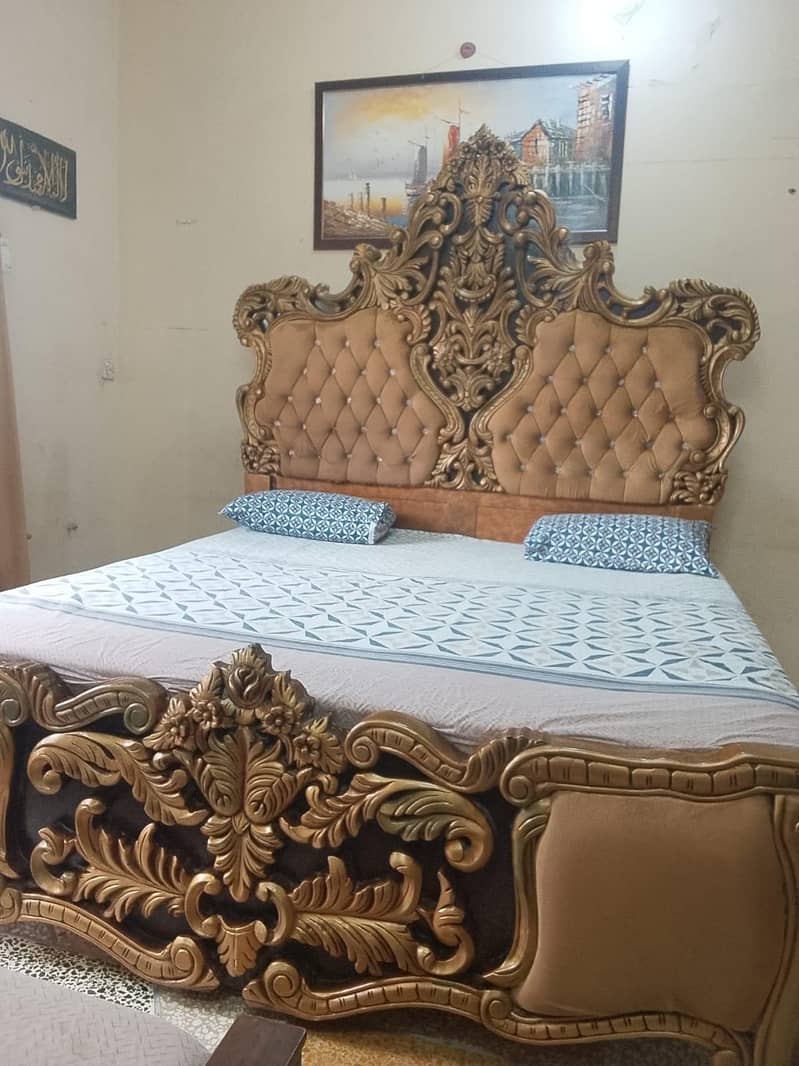 Bed , side tables and dressing table 5