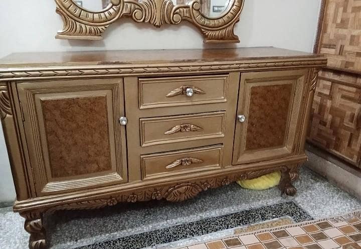 Bed , side tables and dressing table 6
