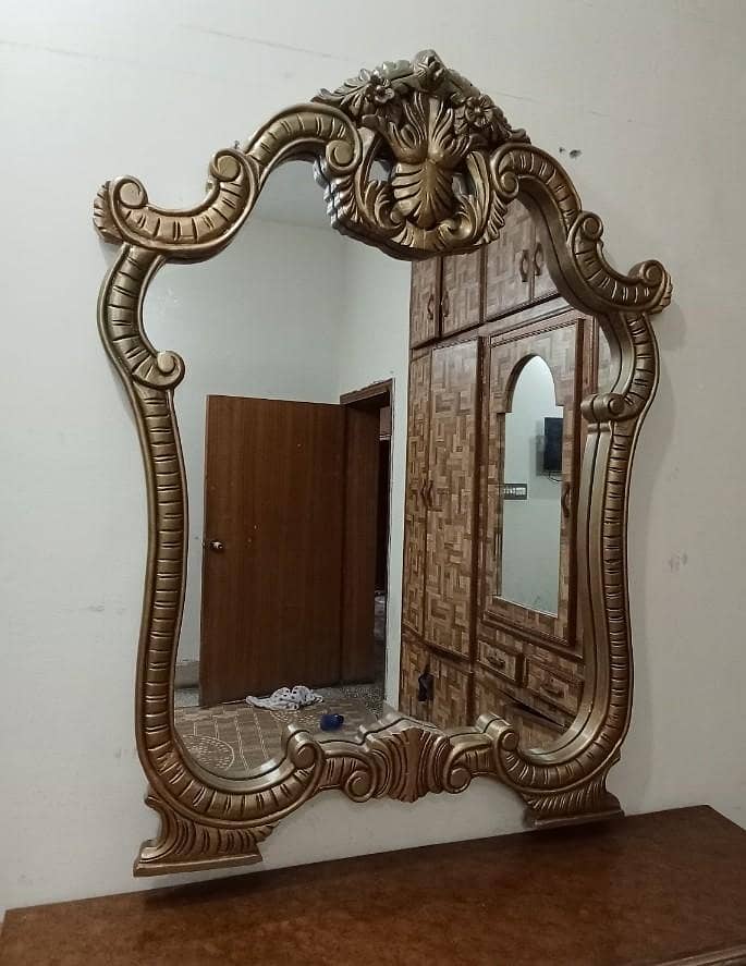 Bed , side tables and dressing table 8