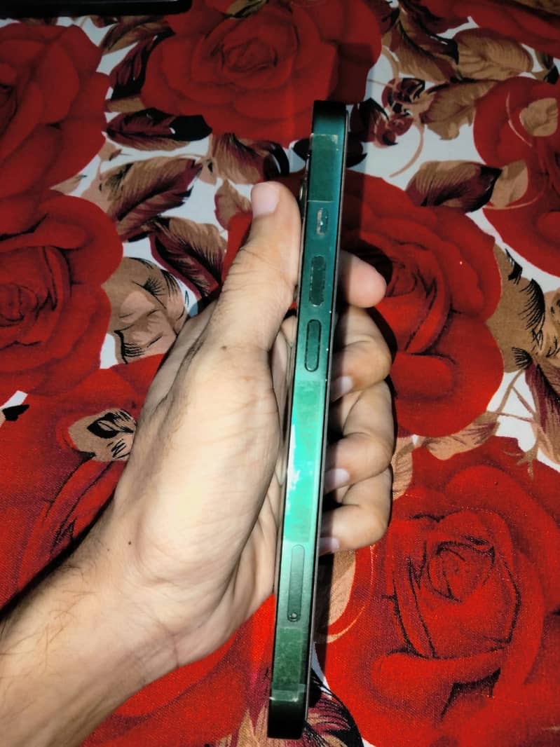 Apple iPhone 13 2