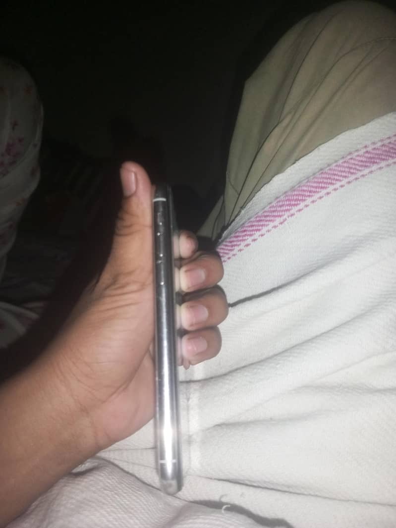 Apple iPhone 11 Pro 4
