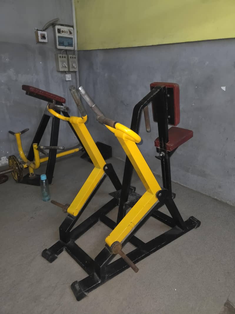 Seated Row Machine 0