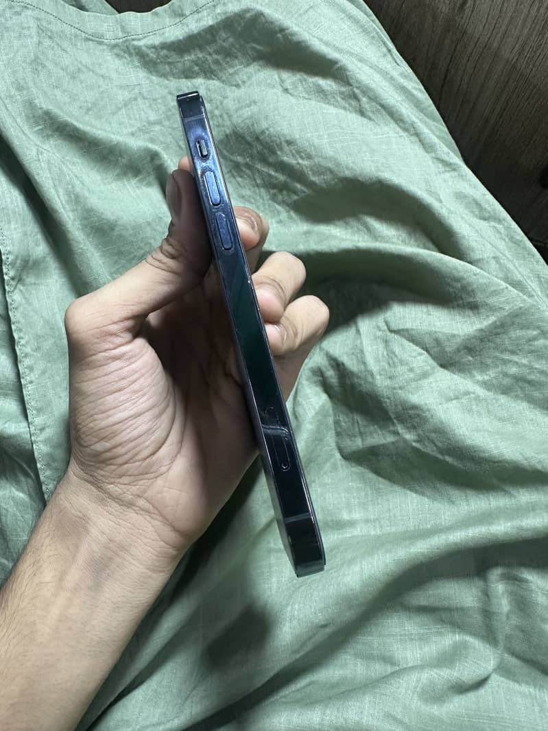 Apple iPhone 12 Pro 3
