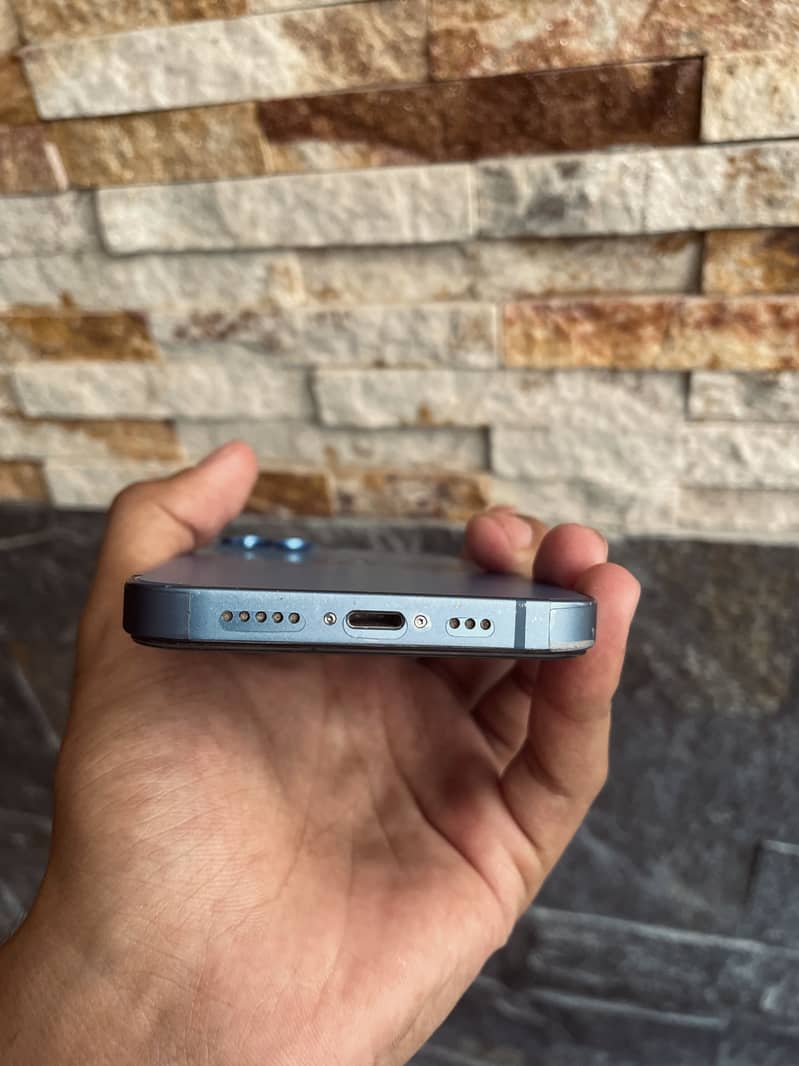 Apple iPhone 13 2
