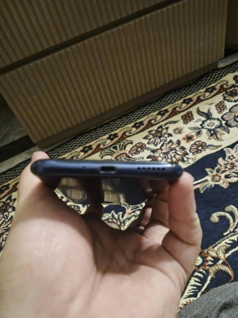 Honor 8C 1