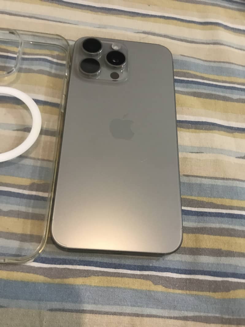 Apple iPhone 15 Pro Max 1