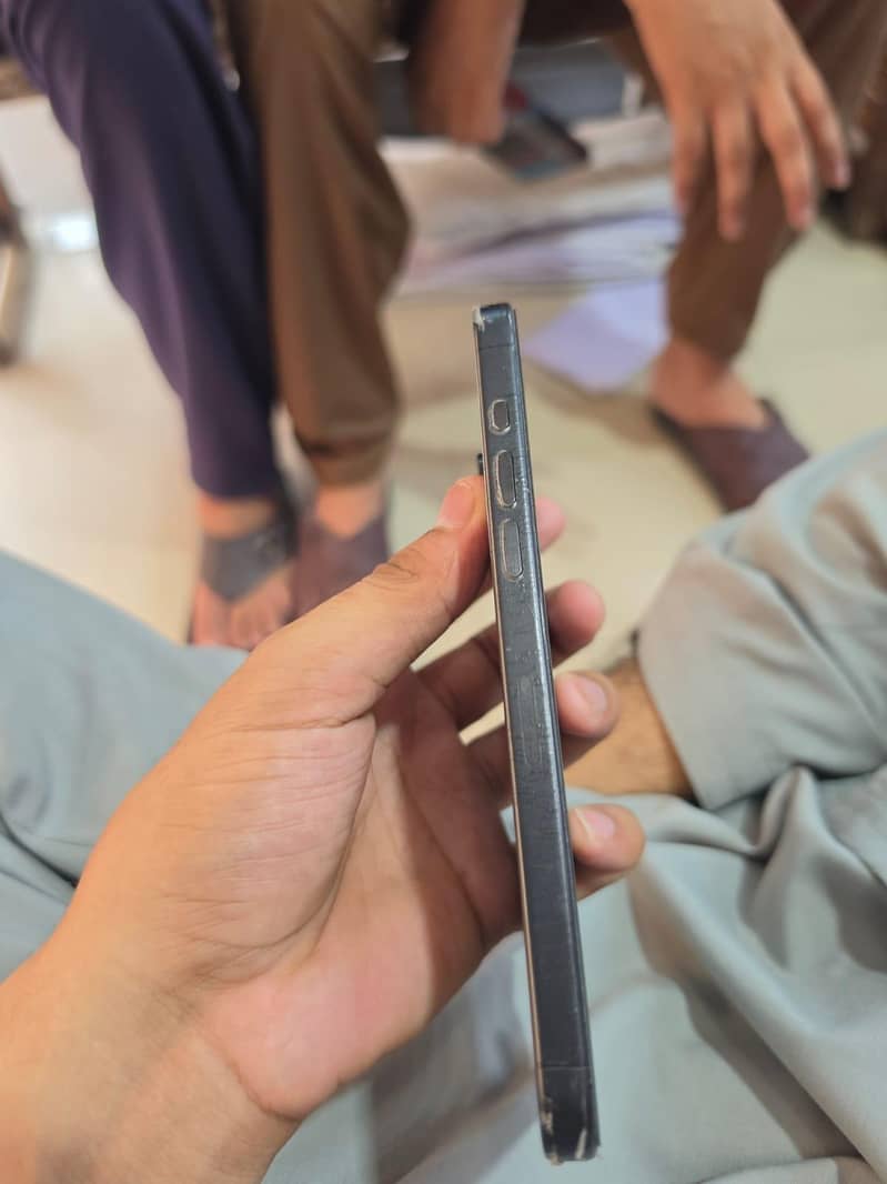 Apple iPhone 15 Pro Max 3