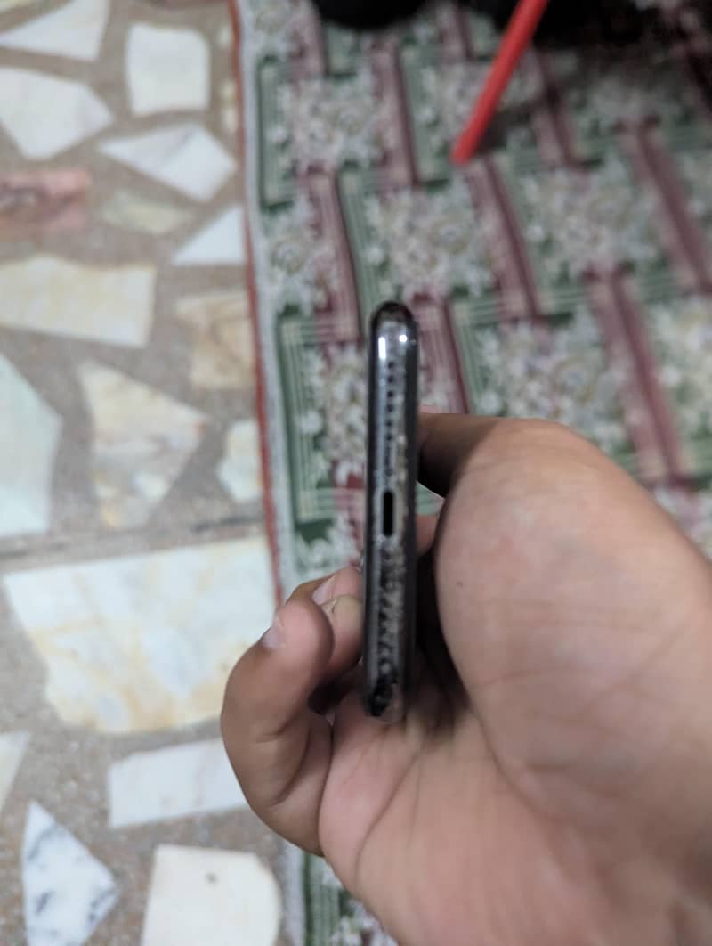 Apple iPhone X 3
