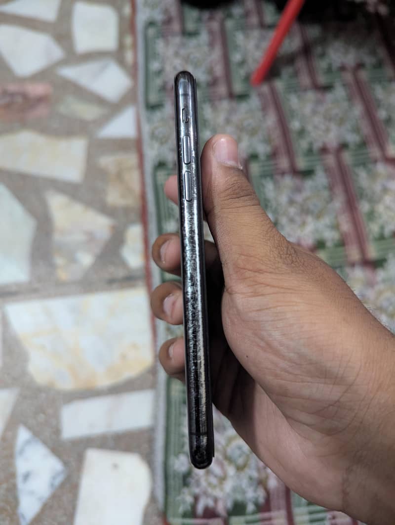 Apple iPhone X 4
