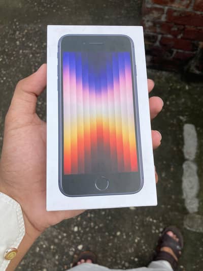iphone se 3 with box 64