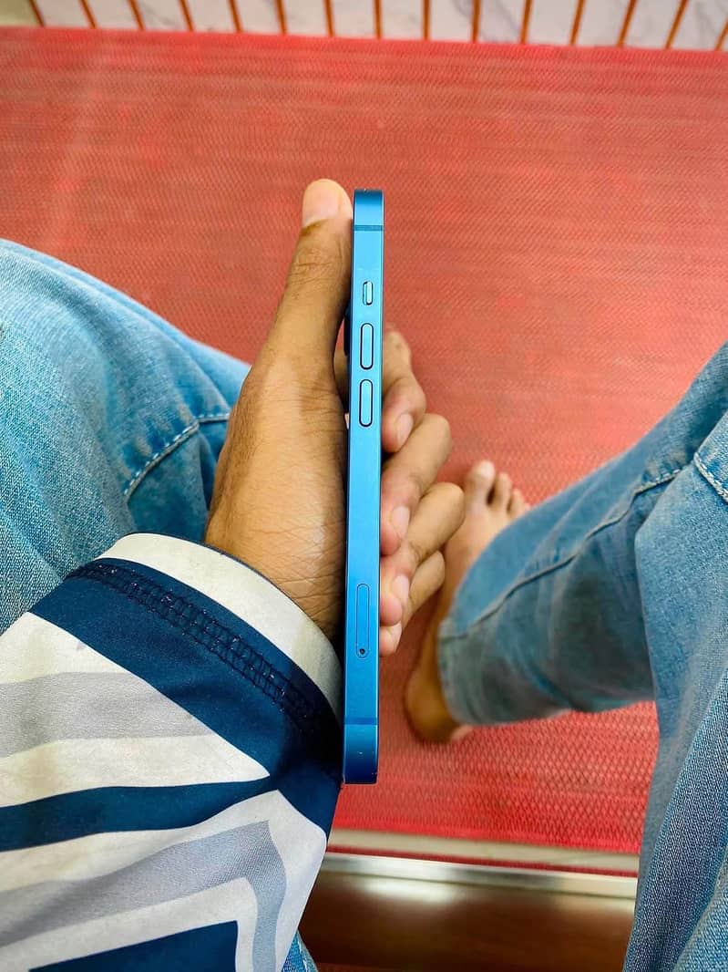 Apple iPhone 13 0