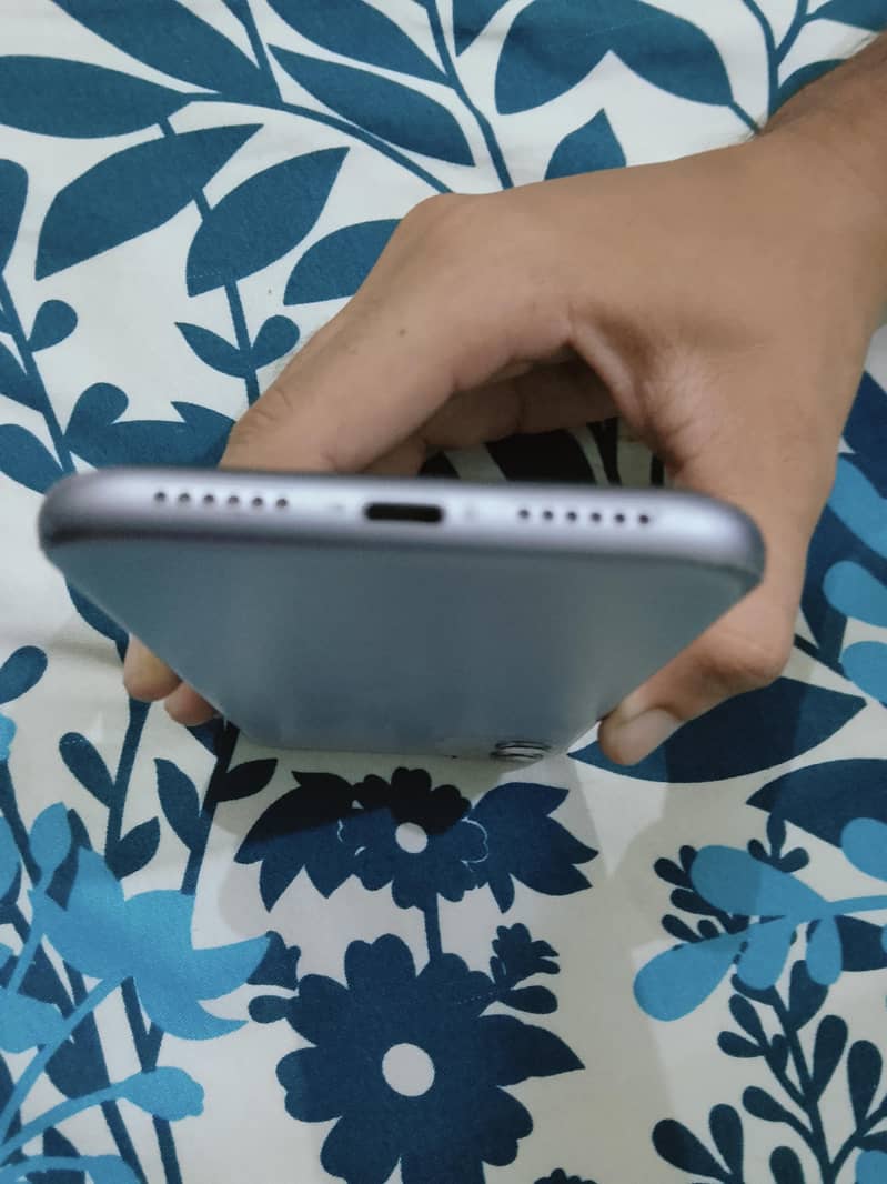 Apple iPhone 11 3