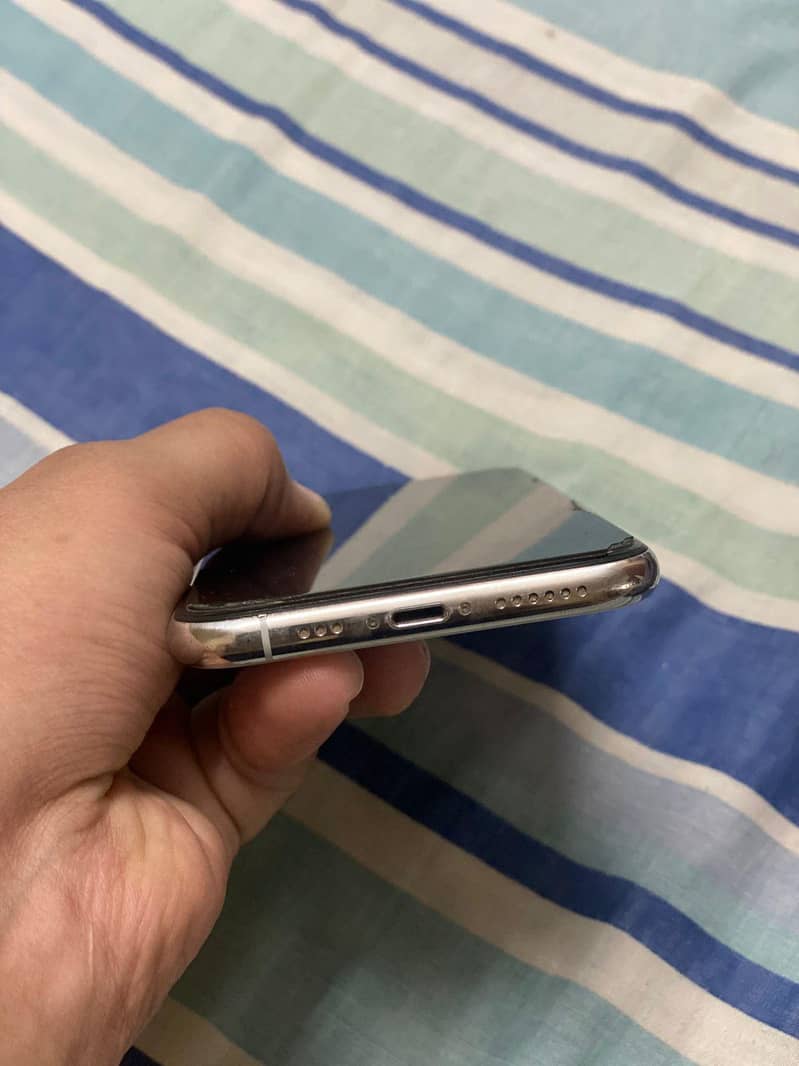 Apple iPhone 11 Pro 4