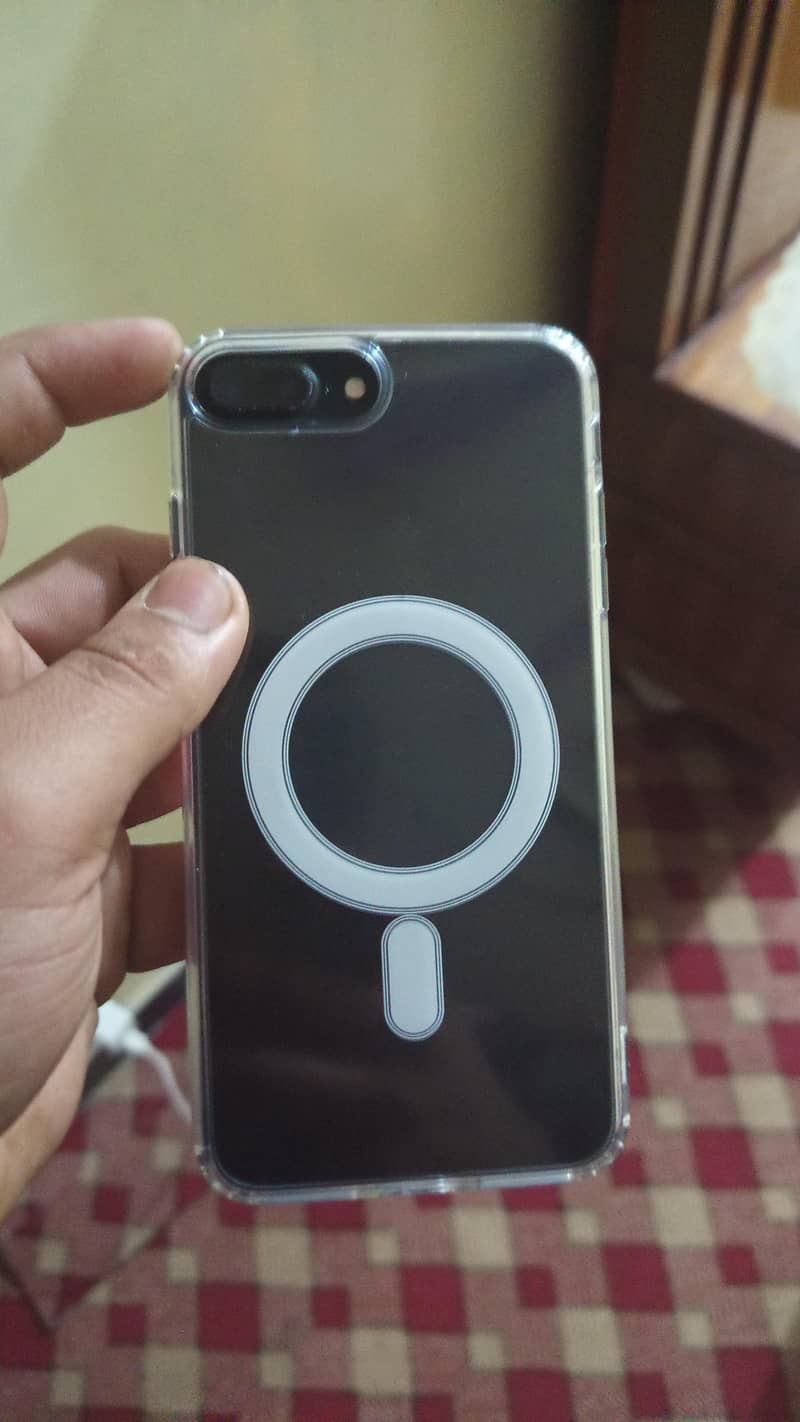 Apple iPhone 7 Plus 0