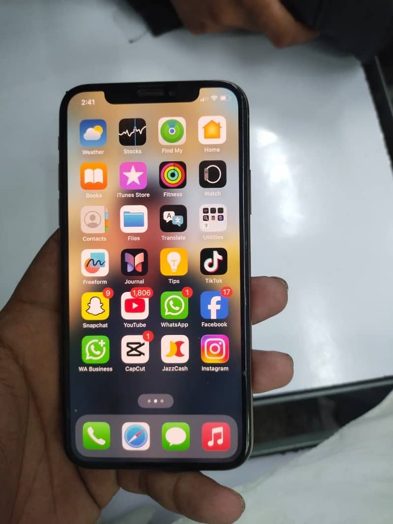 Apple iPhone XS 4