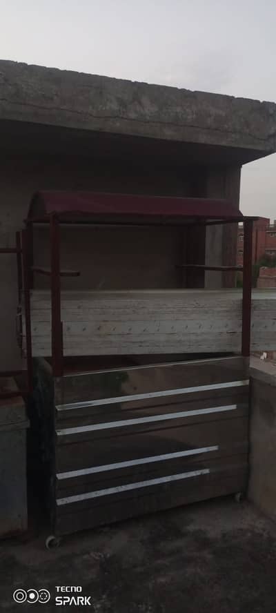 Shawarma burger counter with deep fryer