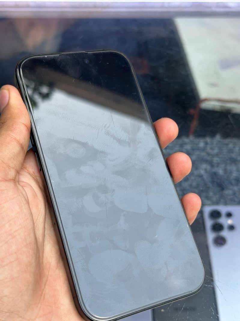 Apple iPhone 16 Pro 1