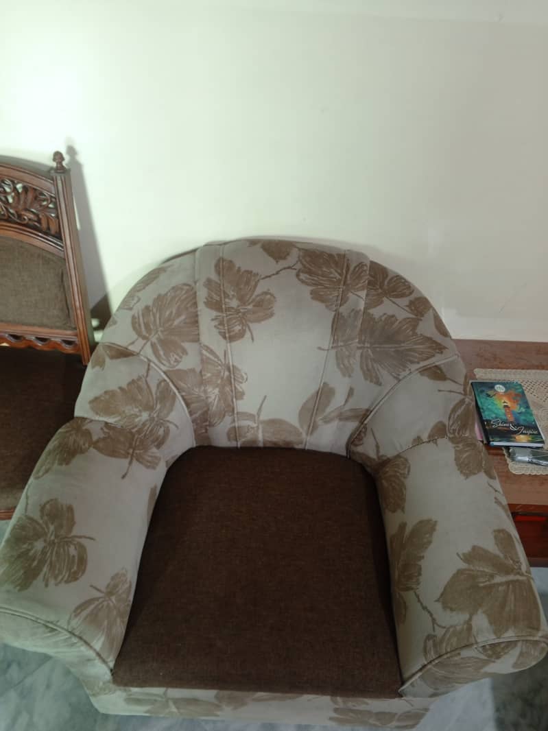 Classic Sofa set – Comfortable, Decent Condition 2